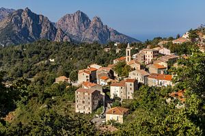 Zicht op Évisa, Corsica, Frankrijk van Adelheid Smitt