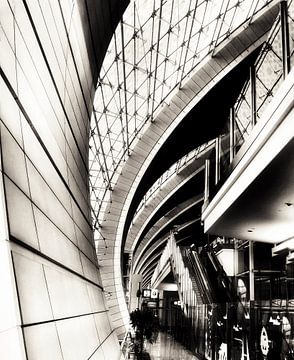 Reflecties op Dubai International Airport