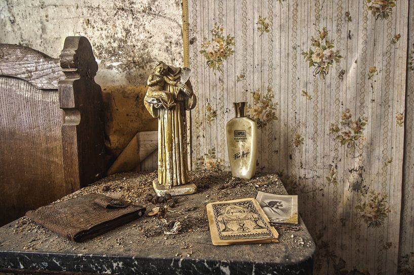 abandoned house by Ivana Luijten