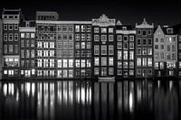 Damrak at night