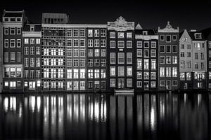 Damrak bij nacht van Iconic Amsterdam