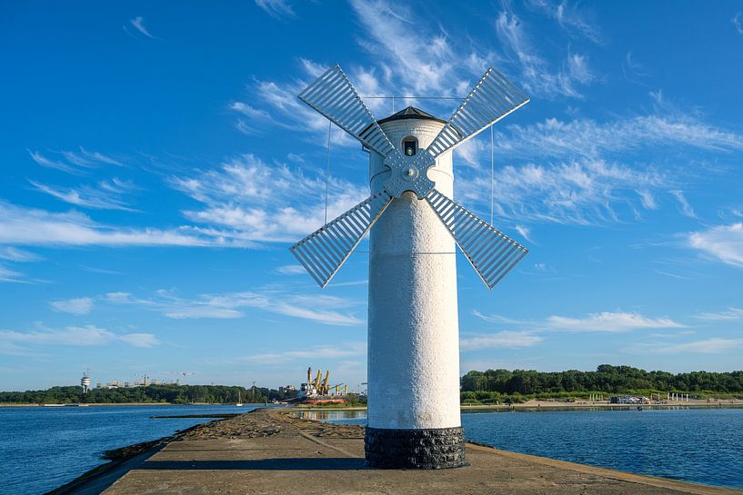 Ein Blick auf die Windmühle in Swinoujscie an der Ostsee von Andreas Völkel