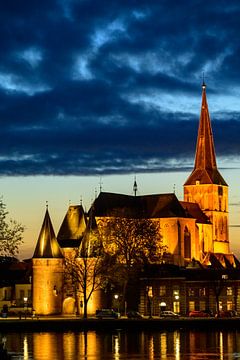 Kampen Bovenkerk und Koornmarktspoort in der Skyline von Kampen von Sjoerd van der Wal Fotografie