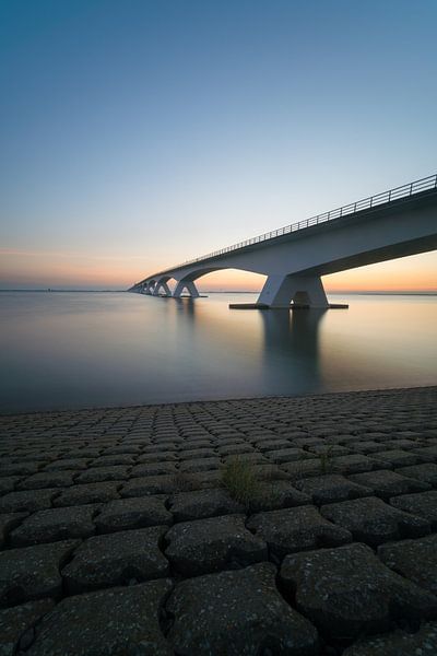 Zeelandbrug (Seelandbrücke) früh am morgen von Roelof Nijholt