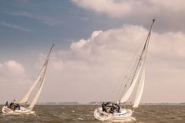 Zwei Segelboote auf der Nordsee von Diederik Bailleul