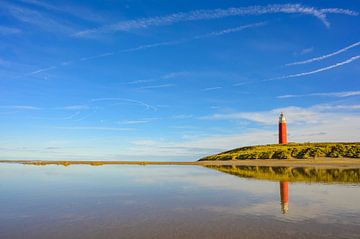 Texelse vuurtoren in de duinen tijdens een rustige herfstmiddag van Sjoerd van der Wal Fotografie