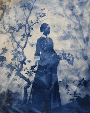 Impression vintage en bleu d'une femme dans un paysage tropical sur Studio Allee
