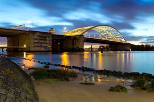 Photo de nuit du pont Van Brienenoord à Rotterdam sur Anton de Zeeuw