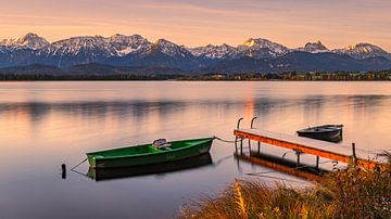 Sonnenaufgang über dem Hopfensee, Bayern, Deutschland von Henk Meijer Photography