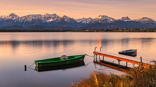 Lever de soleil sur le lac Hopfensee, Bavière, Allemagne sur Henk Meijer Photography