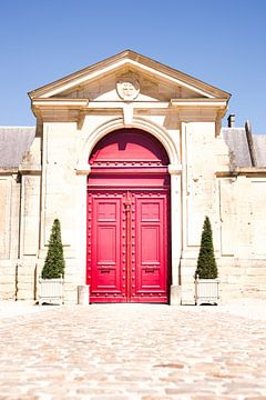 De oude rode deur in Frankrijk, Reims- reisfotografie van Milou Emmerik