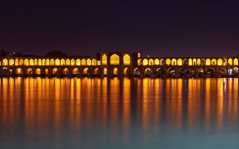 Iran, Esfahan - Khaju bridge van Jeroen Kleiberg