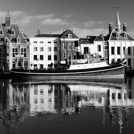 Stadhuiskade Maassluis historique ; panorama en noir et blanc sur Maurice Verschuur