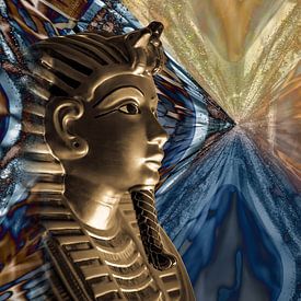 Gouden Toetanchamon omringd door abstractie van Lisette Rijkers