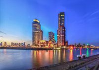 Het blauwe uur aan de  kop van zuid in Rotterdam