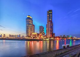 Het blauwe uur aan de  kop van zuid in Rotterdam von Rawbird Photo's Wouter Putter