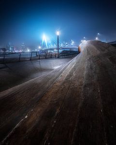 Le pont Erasmus de Rotterdam dans le brouillard 4:3