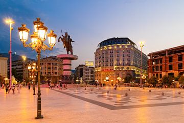 Skopje le soir, Macédoine du Nord sur Jan Schuler