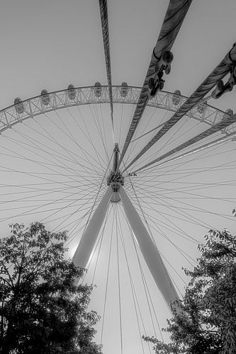 London Eye black and white