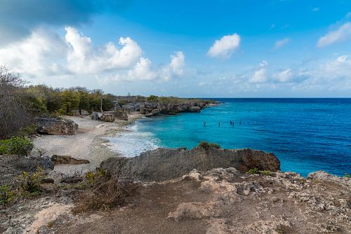 Rotsenstrand in Curacao van Joke Van Eeghem