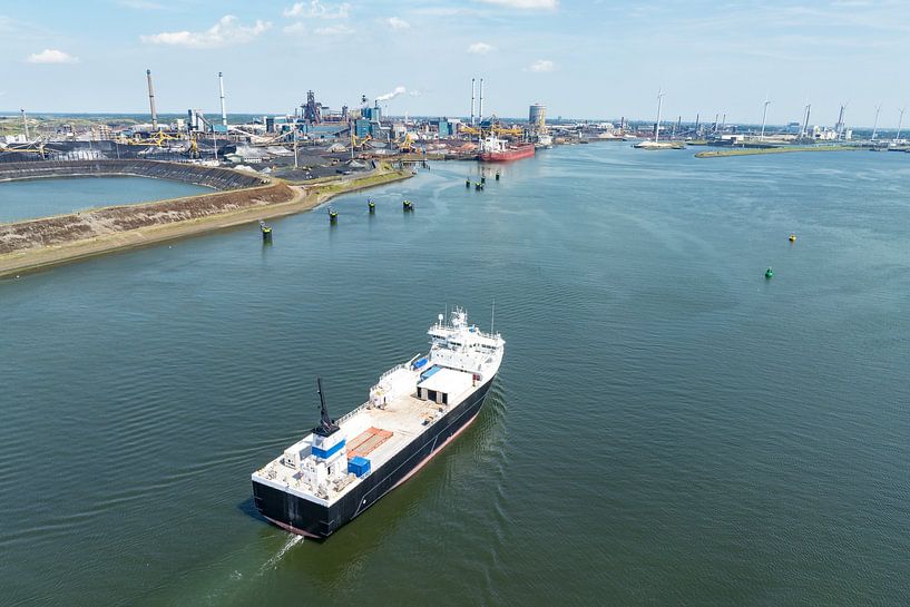 Kühlschiff, Kühlladungsschiff beim Einlaufen in den Hafen aus der Sicht eines von Sjoerd van der Wal Fotografie