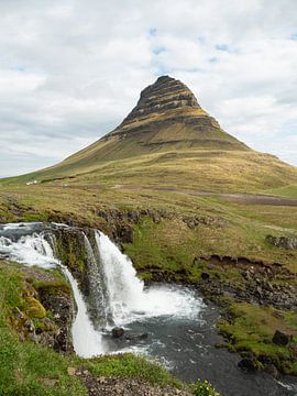 Kerkberg in IJsland van Theo Quintelier