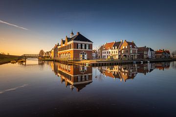 Esonstad in Oostmahorn spiegelt sich im Wasser von KB Design & Photography (Karen Brouwer)