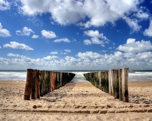 Golfbreker op het strand van Zoutelande