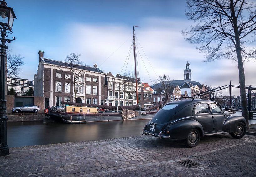 Oldtimer in Schiedam van Ilya Korzelius