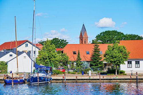 Ländliche Szene am Fluss Ryck in Greifswald.