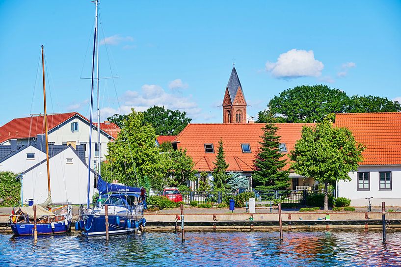 Scène rurale au bord de la rivière Ryck à Greifswald. par Michaela Bechinie