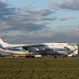 Ilyushin IL76 vs. Boeing 747 by Robin Smeets