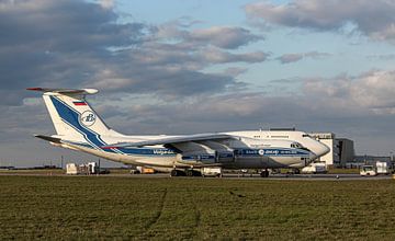 Ilyushin IL76 vs. Boeing 747 by Robin Smeets