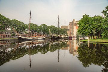 Blick auf die Getreidemühle in Leiden von Dirk van Egmond