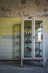 Apothicaire dans un hôpital abandonné МСЧ-126 à Pripjat sur Karl Smits
