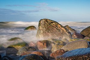 Stones on shore of the Baltic Sea sur Rico Ködder