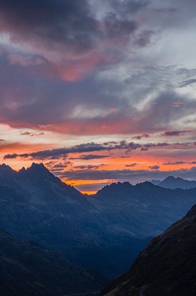 Sonnenaufgang am Sustenpass Schweiz Richtung Meiental von Martin Steiner