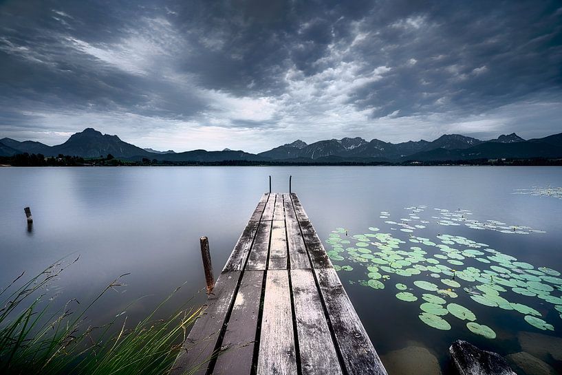 Atmospheric light at Lake Hopfensee in the Allgäu by Voss photography