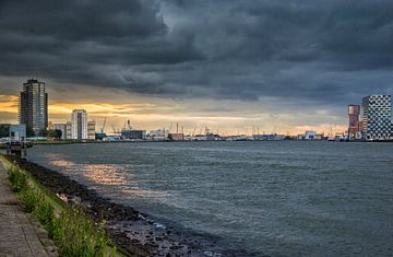 Rotterdam de Maas richting noordzee van Eisseec Design