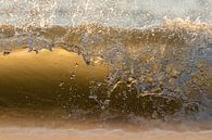 Bier drinken drank zout water golf branding Domburg, Zeeland, Nederland. van Ad Huijben thumbnail