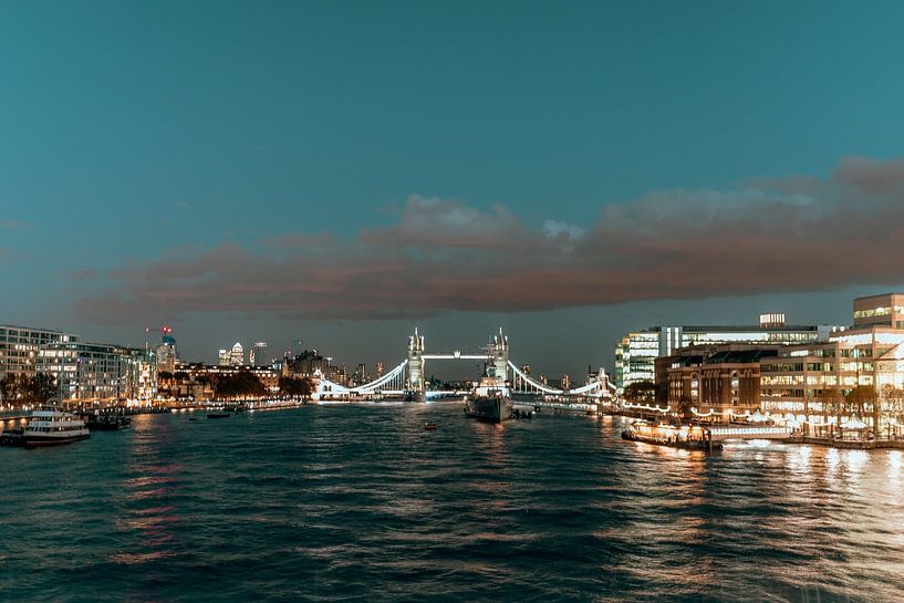 London von Hello Pompoyo