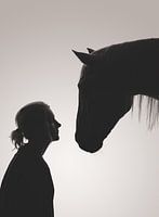 Fine Art Silhouette Frau und Pferd