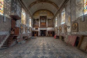 Einsamkeit – verlassene Kirche von Roman Robroek – Fotos verlassener Gebäude