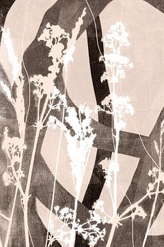 Bloemen. Abstract Retro Botanisch. Bloemen en gras in aardetinten, wit, beige, bruin van Dina Dankers