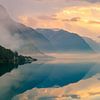 Sonnenaufgang am Lovatnet, Norwegen von Henk Meijer Photography