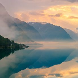 Sunrise Lovatnet, Norvège sur Henk Meijer Photography