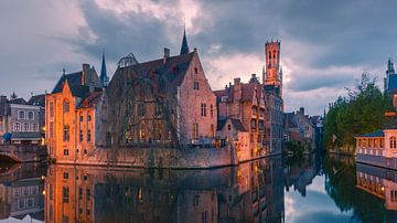 Rozenhoedkaai in Brugge, België van Henk Meijer Photography