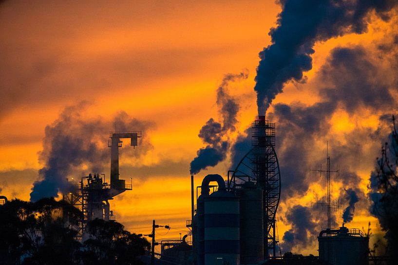 industriegebied en zonsondergang in Portugal van Jan Fritz