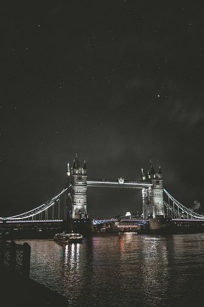 Tower Bridge by Hello Pompoyo