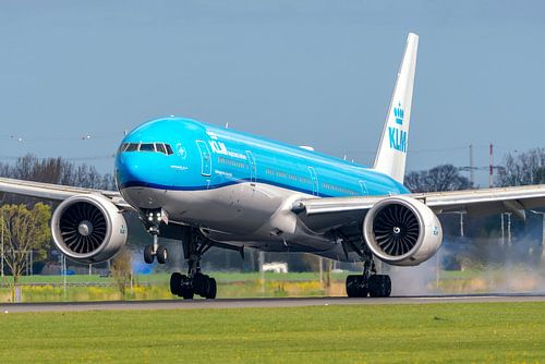 klm boeing 777 landing polder runway schiphol by Arthur Bruinen